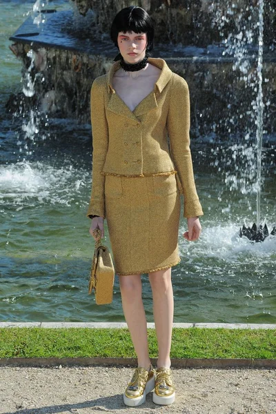 Look 30